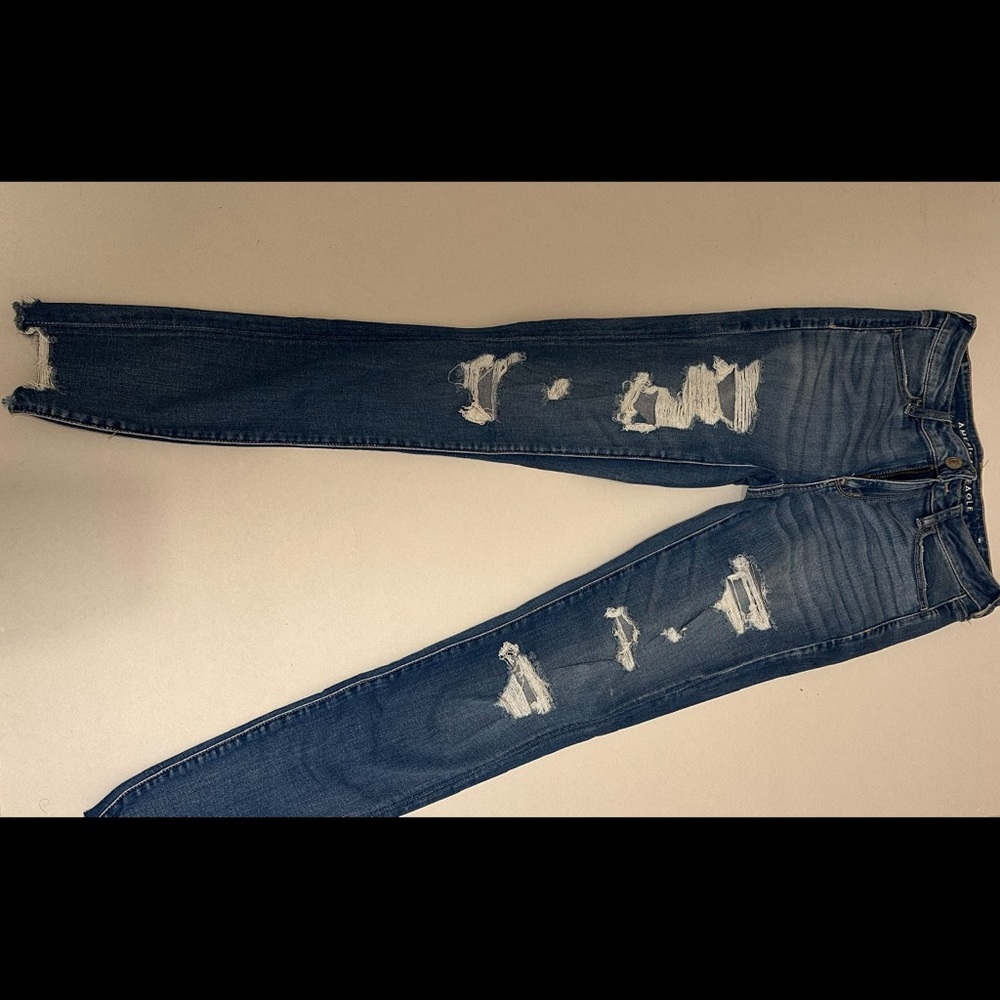BRAND NEW AMERICAN EAGLE RIPPED SKINNY JEAN
